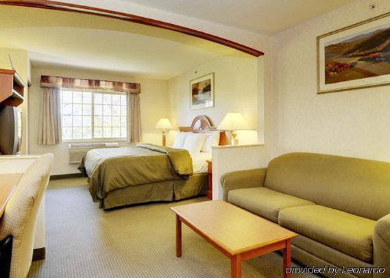 Four Points By Sheraton Chicago Schaumburg Room photo